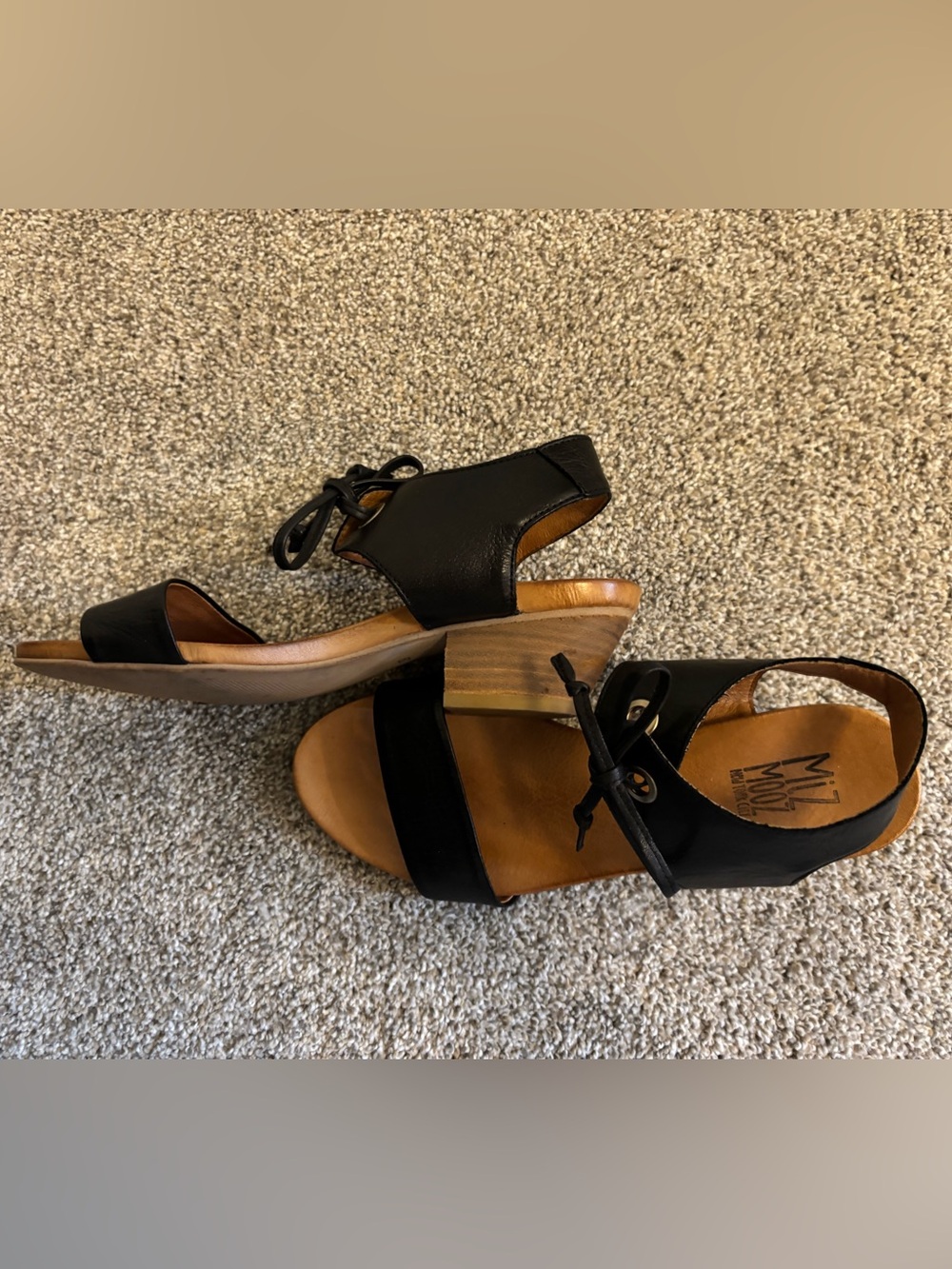 Anthropologie Miz Mooz strappy low heel shoes sandals 39 8.5